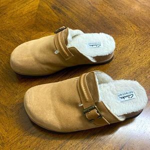 Clark’s brown suede, fur-lined clogs